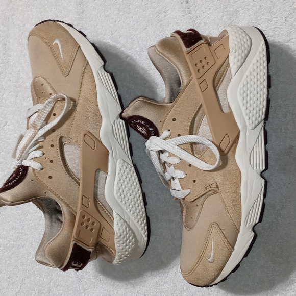 Nike Other - Nike Air Huarache Sneakers Desert Sail Size 11.5 Men's